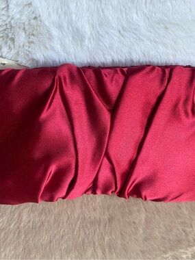 NWT Steve Madden Red Satin Clutch Wristlet Evening Bag